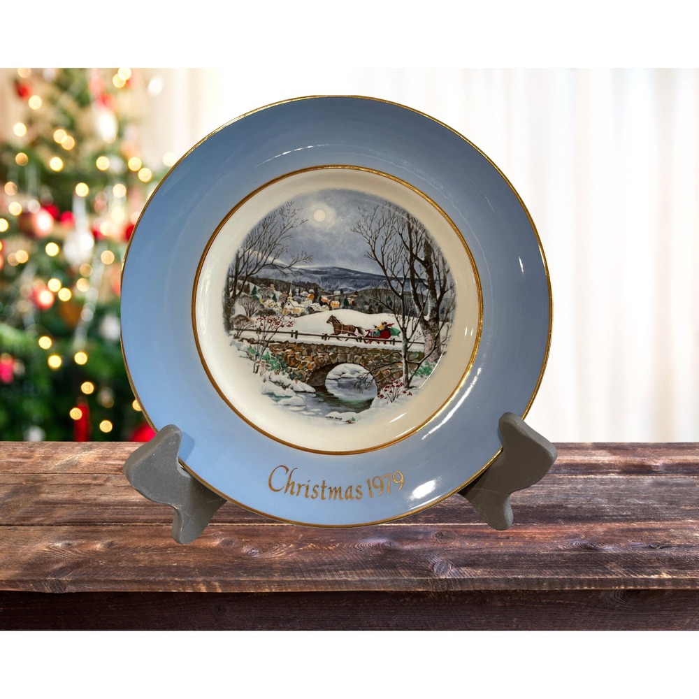 Avon Christmas Plate 1979 Dashing Through The Snow 7th Edition Wedgewood In Box